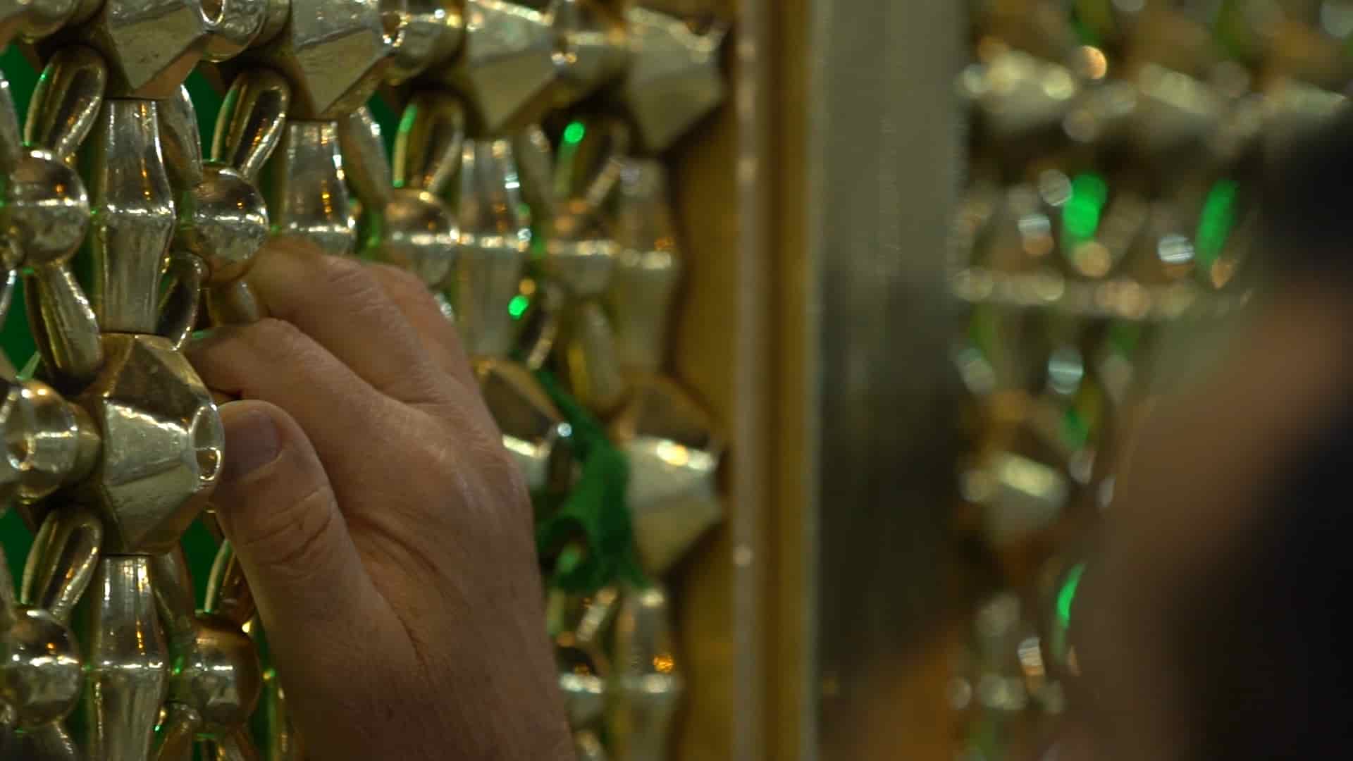 کلوزآپ پنجره فولاد